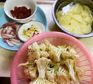 干锅花菜土豆片的做法步骤：1