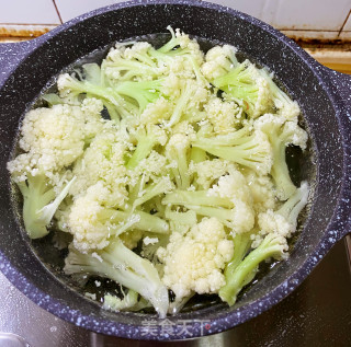 干锅花菜土豆片的做法步骤：2