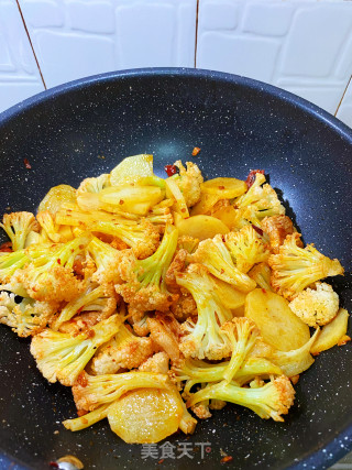 干锅花菜土豆片的做法步骤：6