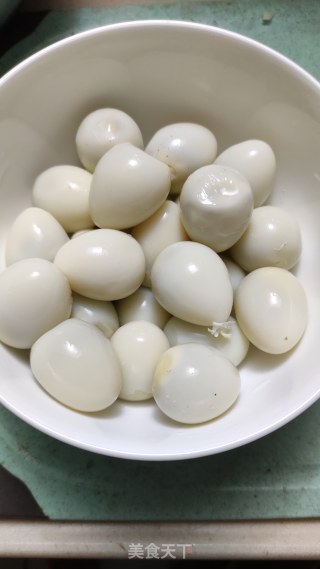 可乐鹌鹑蛋的做法步骤：1