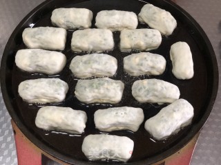 韭菜盒子锅贴的做法步骤：4