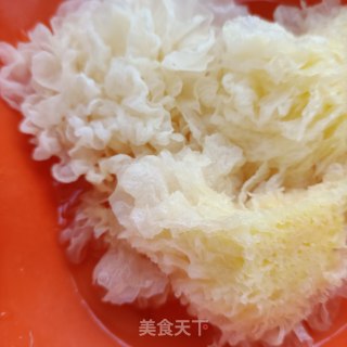 苹果银耳露的做法步骤：2