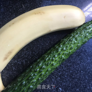 香蕉黄瓜果蔬汁的做法步骤：1