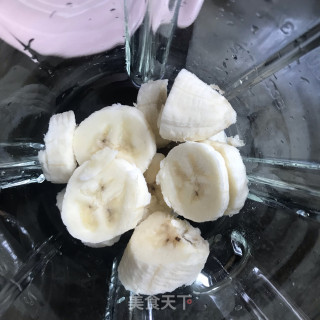 香蕉黄瓜果蔬汁的做法步骤：2