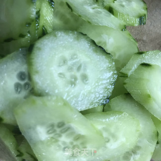 香蕉黄瓜果蔬汁的做法步骤：3