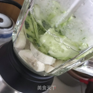 香蕉黄瓜果蔬汁的做法步骤：5