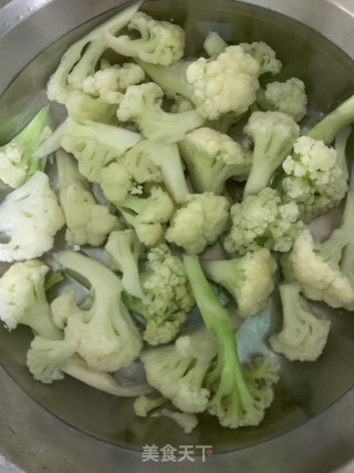 孜然味花菜的做法步骤：1