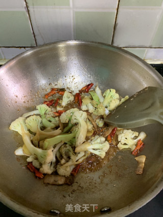 孜然味花菜的做法步骤：8