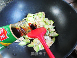 鸡蛋蛤蜊肉炒西葫芦的做法步骤：7