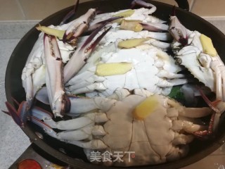 清蒸梭子蟹一定要加一物，味道鲜美还驱寒的做法步骤：5