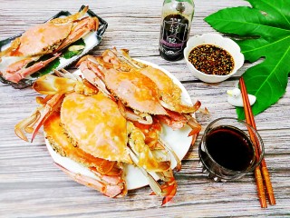 清蒸梭子蟹一定要加一物，味道鲜美还驱寒的做法步骤：7