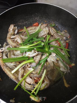 葱姜蒜小米辣皮皮虾的做法步骤：4