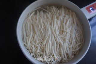 凉拌金针菇的做法步骤：2