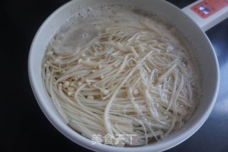 凉拌金针菇的做法步骤：3
