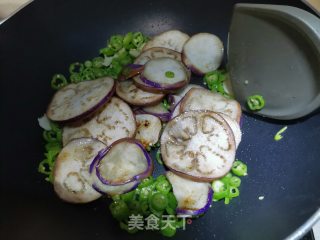 青椒炒茄子的做法步骤：4
