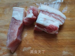 白薯烧肉的做法步骤：1