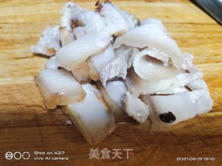 五花肉炒黑豆芽的做法步骤：1