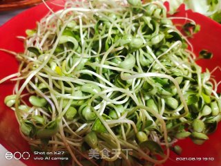 五花肉炒黑豆芽的做法步骤：2
