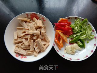 红烧腐竹的做法步骤：1
