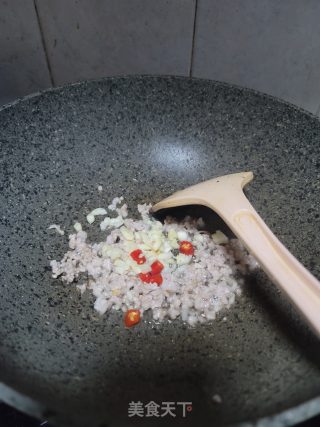 辣豆瓣肉末炒酸豆角的做法步骤：4