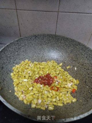 辣豆瓣肉末炒酸豆角的做法步骤：6