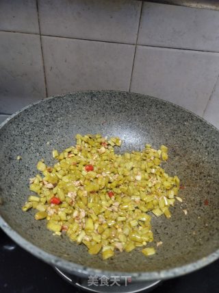 辣豆瓣肉末炒酸豆角的做法步骤：7