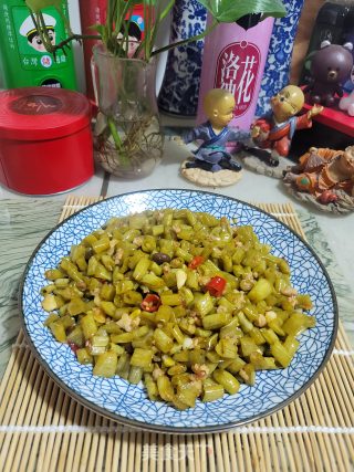 辣豆瓣肉末炒酸豆角的做法步骤：8