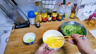 韭菜炒鸡蛋的做法步骤：2
