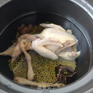陈皮绿豆鸽子汤的做法步骤：9