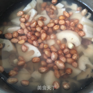 花生莲藕煲排骨的做法步骤：4