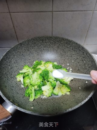 蒜末炒西兰花的做法步骤：5
