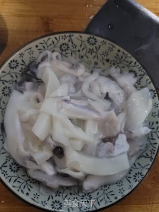 白灼墨鱼的做法步骤：3
