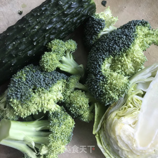 鲜虾鸡蛋沙拉的做法步骤：2