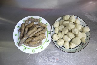 倍儿解馋的鱼丸脆皮肠焖锅的做法步骤：1