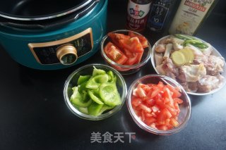 不加一滴水の番茄鸡的做法步骤：1