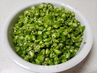 芝麻炒线椒笋子的做法步骤：3