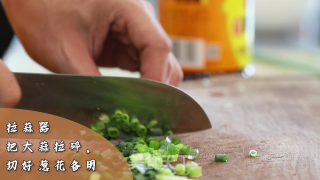 爆烧蒜蓉杏鲍菇的做法步骤：2