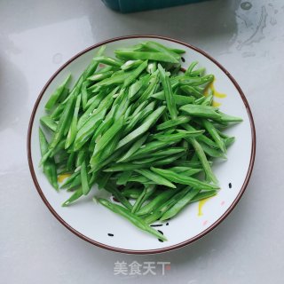 肉丝鸡蛋炒芸豆的做法步骤：3