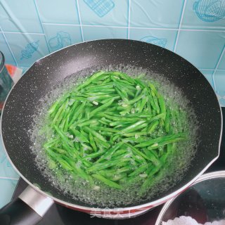 肉丝鸡蛋炒芸豆的做法步骤：9