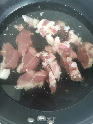 清炖羊肉汤的做法步骤：3