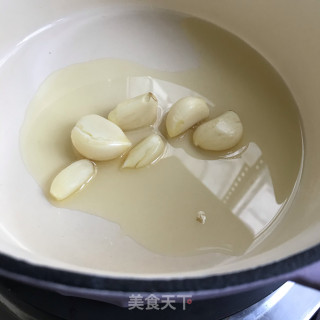 三汁鸡翅鲜虾焖锅的做法步骤：6