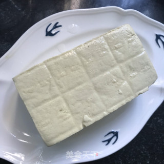 蘸汁黑豆腐的做法步骤：1