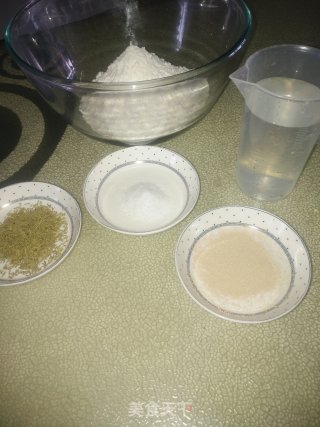 迷迪香黑胡椒圆面包的做法步骤：1