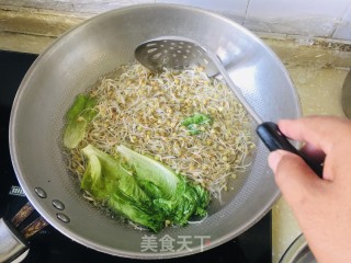 炝拌扁豆芽的做法步骤：2