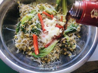炝拌扁豆芽的做法步骤：4