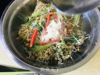 炝拌扁豆芽的做法步骤：6