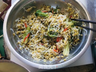 炝拌扁豆芽的做法步骤：7