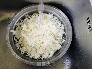 酸辣绿甘蓝的做法步骤：1