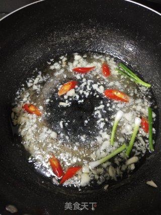 简单3步骤做出低卡低脂蒜蓉西蓝花炒木耳的做法步骤：3