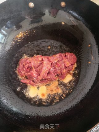 牛肉炒嫩姜的做法步骤：3